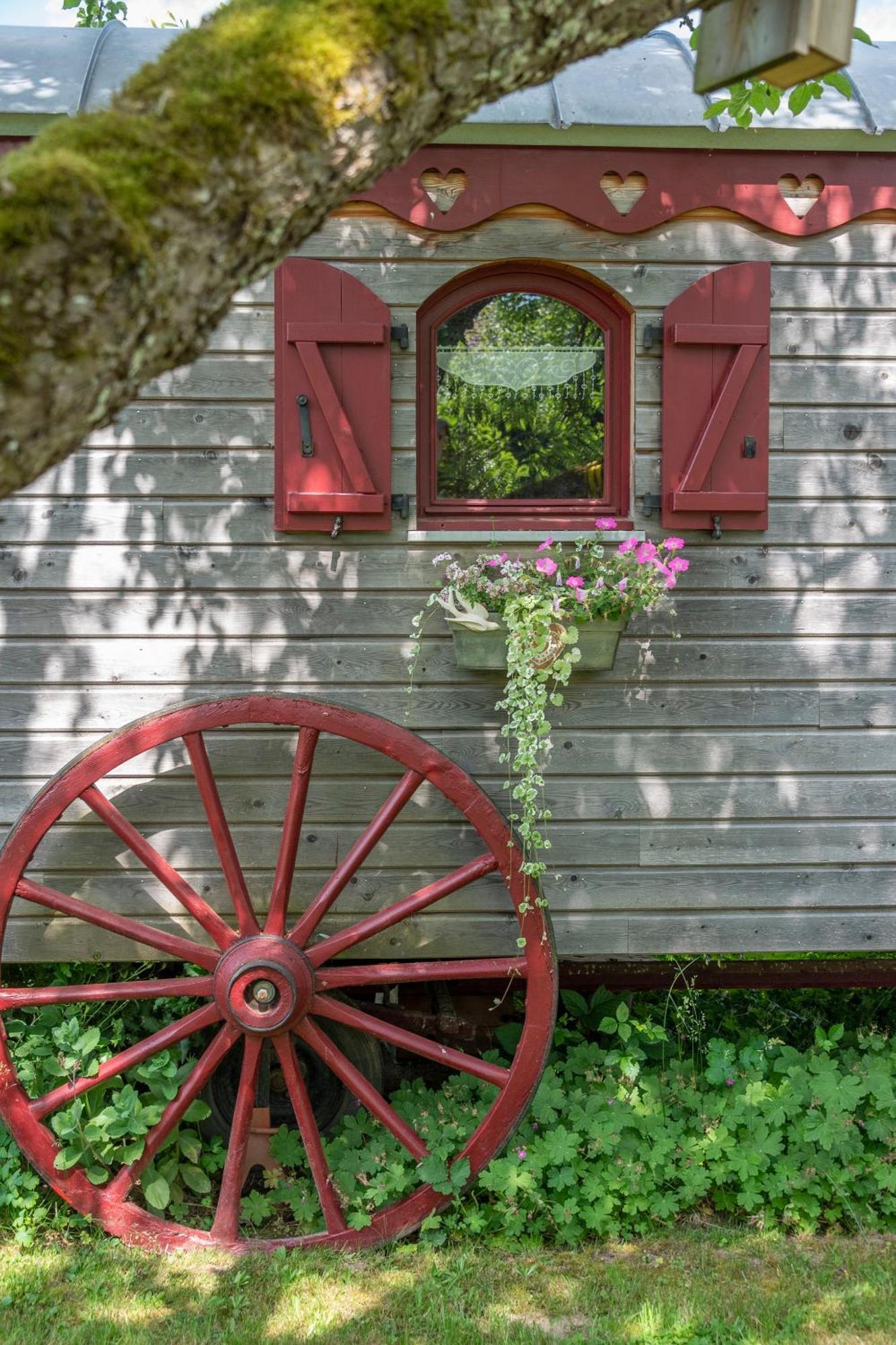 Roulotte Le Temps De Rever Bed and Breakfast Saint-Michel-sur-Meurthe Exterior foto